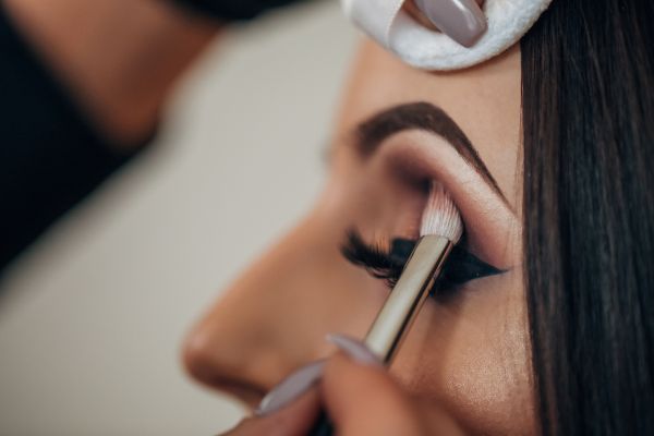 makeup for black outfits