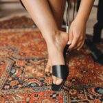 how should heels fit