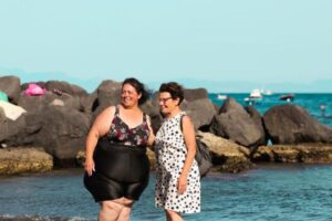 Plus-Size Holiday Outfit Ideas for Sun, City and Resort Trips